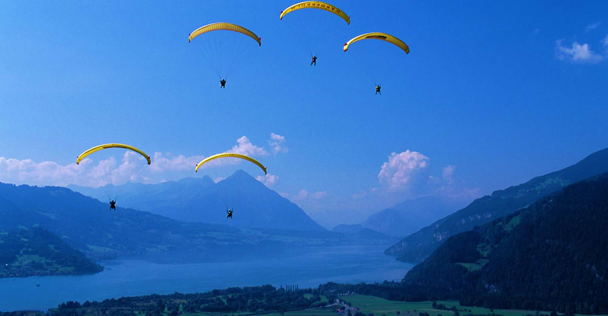 Zurich, Day trip to Interlaken incl. tandem paragliding - Housity