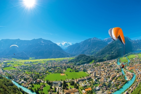 Zürich: Tagesausflug nach Interlaken inkl. Tandem-GleitschirmfliegenTagesausflug nach Interlaken und zum Gleitschirmfliegen