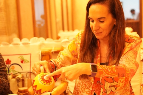 Dubái: experiencia gastronómica étnica emiratíAlmuerzo o Cena: Elección de sopa, ensalada, plato principal y agua