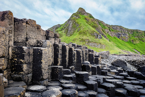 Von Belfast aus: Giant&#039;s Causeway und Game of Thrones TourLuxuriöser Mercedes für 1-3 Personen