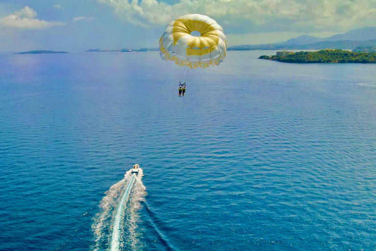 Dassia: Parasailing Adventure in Corfu Dassia: Boat Ride and Parasailing Adventure in Corfu