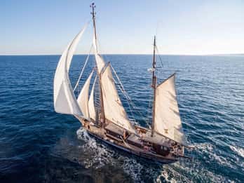 Palma de Mallorca: Tre seilbåt; mat, utsikt og historie