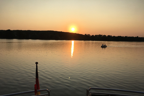 Wannsee: 4h Private Sieben-Seen-Bootstour mit SkipperWannsee: Private Sieben-Seen-Bootstour