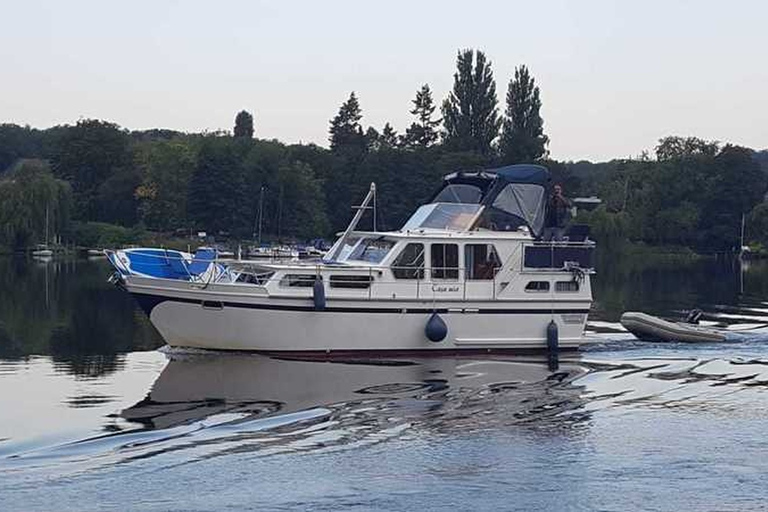 Wannsee: 4h Private Sieben-Seen-Bootstour mit SkipperWannsee: Private Sieben-Seen-Bootstour