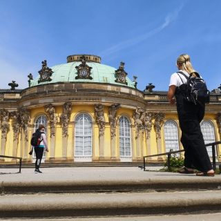 Potsdam: Private City Highlights Tour in a Vintage Minibus
