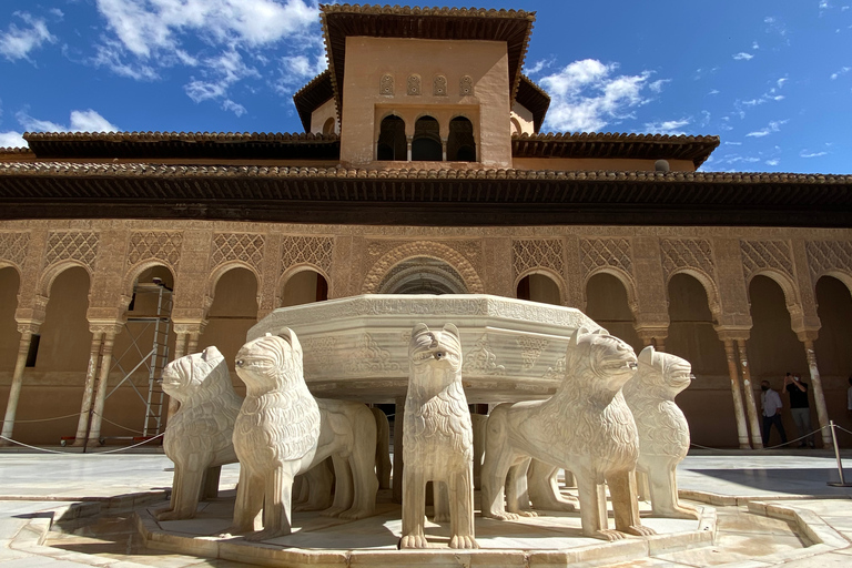 Granada: Alhambra, Alcazaba, and Generalife Private Tour