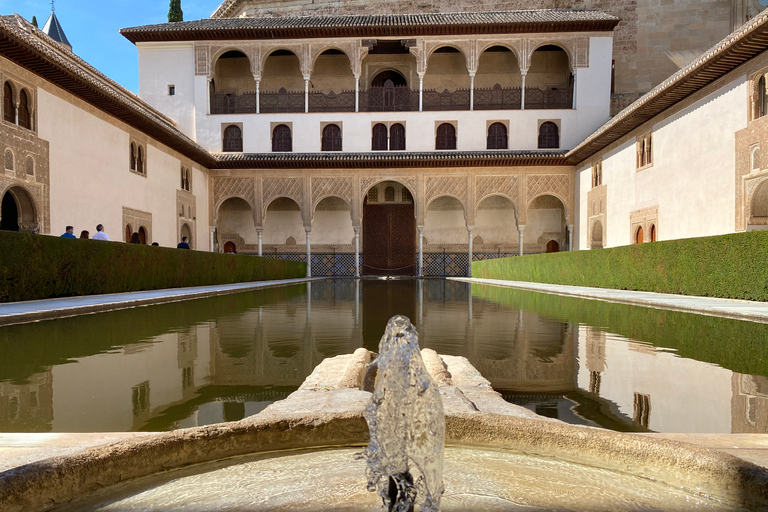 Granada: Alhambra, Alcazaba, and Generalife Private Tour