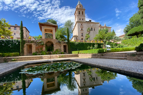 Granada: Alhambra, Alcazaba, and Generalife Private Tour