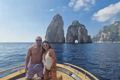 Rundtur på Capri: upptäck VIP-ön med båt
