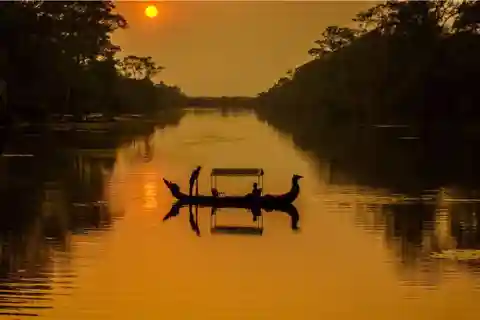 Siem Reap: Angkor Sunset Bike & Boat Tour w/ Drinks & Snacks