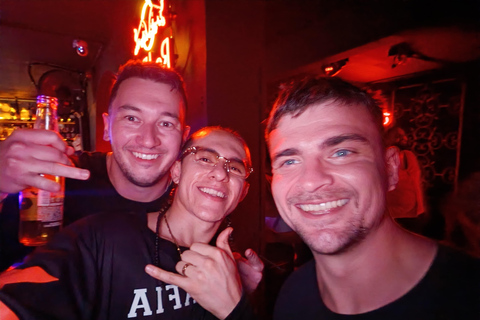 Medellín: Poblado Rooftops and Local Clubs Tour with Shots