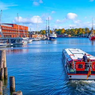 Lubeck: Old Town Private Guided Walking Tour and Boat Trip