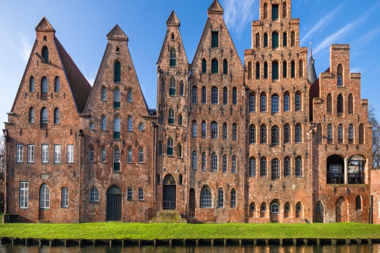 Lübeck: privéwandeling met gids en boottocht door de oude stadLübeck: 4-uur durende privéwandeling door de oude stad en boottocht