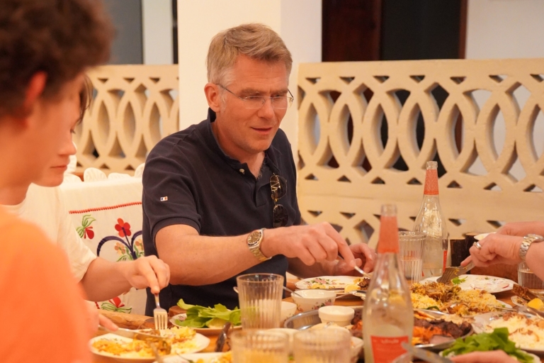 Dubai: etnische Emirati-eetervaringLunch of diner: keuze uit soep, salade, hoofdgerecht en water