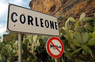 Ab Palermo: Geführte Mafia-Tour durch Corleone & Hotelabholung