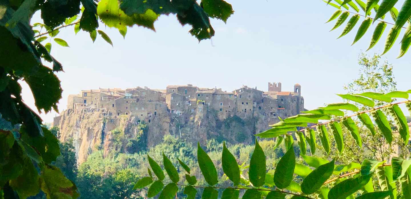 Von Rom aus: Private Tour durch Calcata und die Bomarzo Thermalbäder Von Rom aus: Private Tour durch Calcata und die Bomarzo Thermalbäder