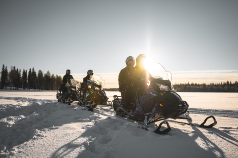 Rovaniemi: excursion en motoneige électrique au lever du soleil avec collations