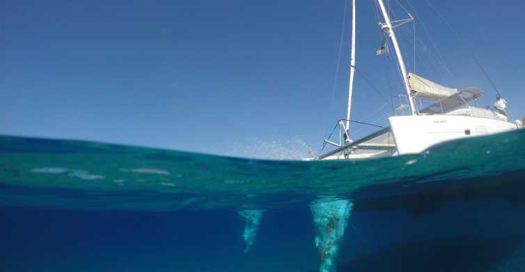 Santorini: crucero en catamarán de lujo con comida y bebidas
