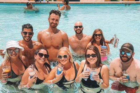 Лас-Вегас: ползание по бассейну с бесплатными напитками в автобусе для вечеринок