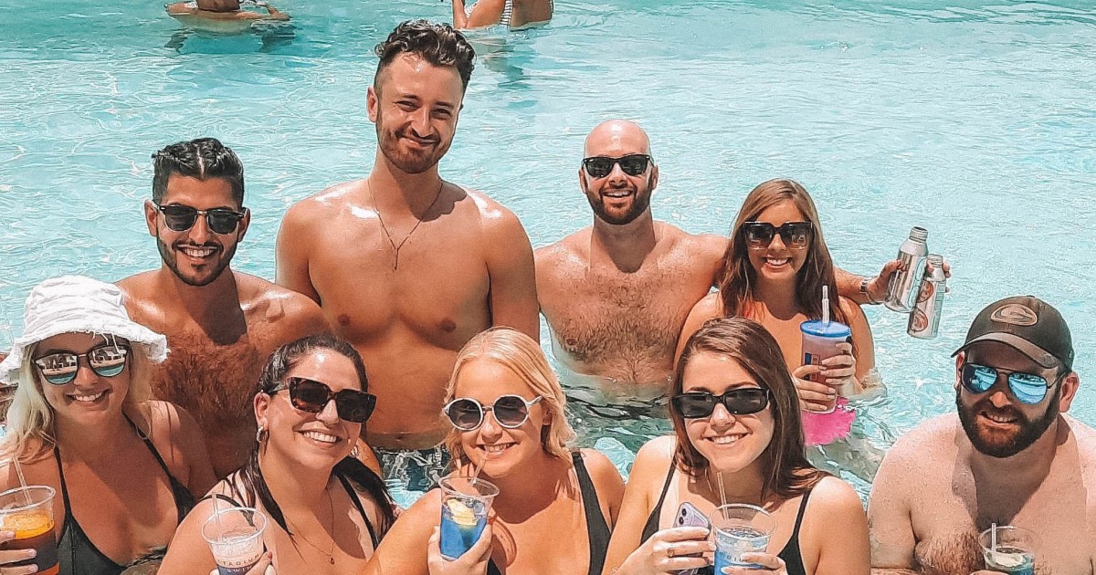 Las Vegas: Pool Crawl with Free Drinks on the Party Bus