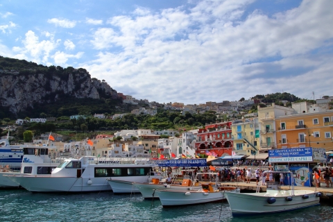 Capri : journée complète avec visite des grottesExcursion d'une journée complète au départ de Sorrente