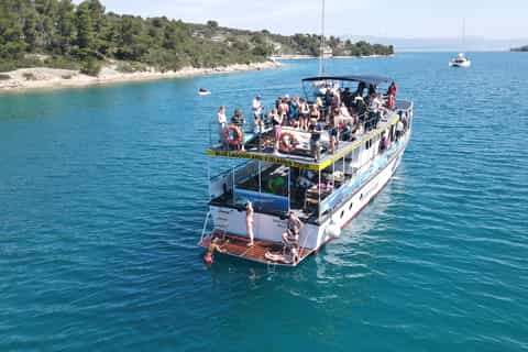 Split: Blue Lagoon, Shipwreck, & Šolta with Lunch & Drinks