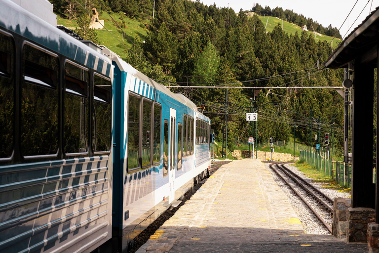 Thessalonique : excursion d'une journée aux Météores en train avec déjeuner en optionExcursion d'une journée complète avec déjeuner