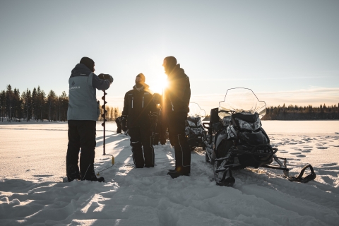 Rovaniemi: elektrische sneeuwscootersafari met ijsvissen