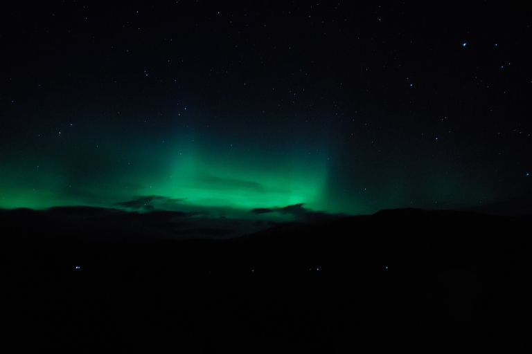 Depuis Reykjavik : observation des aurores boréales de 3,5 hVisite en anglais avec prise en charge à l’hôtel