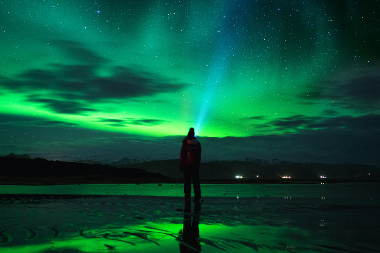 Depuis Reykjavik : observation des aurores boréales de 3,5 hVisite en anglais avec rendez-vous au point de rencontre