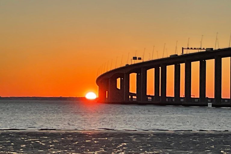 Parque das Nações: اليوغا والتأمل عند شروق الشمس على متن مركب شراعي!