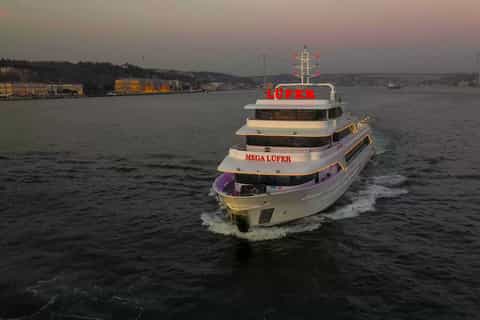 Istanbul: Bosphorus Dinner Cruise & Show with Private Table