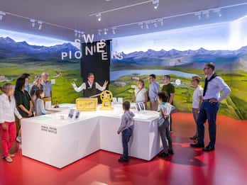 Zurich: Lindt Home of Chocolate Guided Tour & Entry Ticket