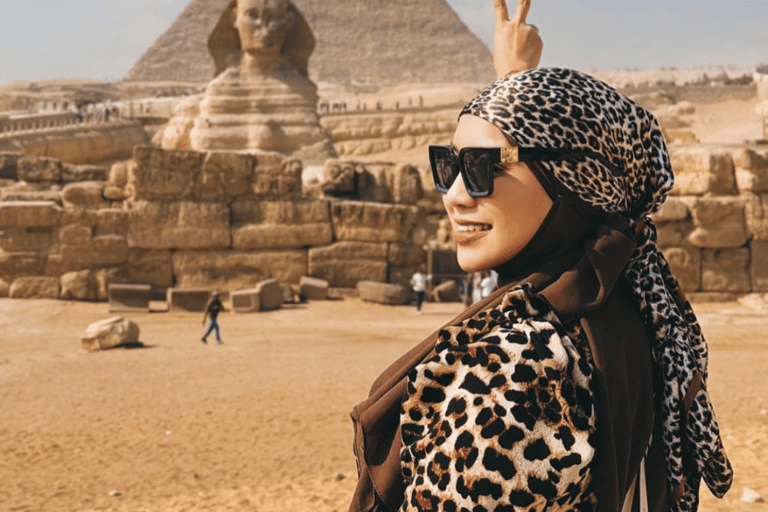 Pyramides, Sakkara et Memphis - Visite privée avec déjeunerVisite privée avec guide, transfert et déjeuner, à l&#039;exclusion des droits d&#039;entrée.