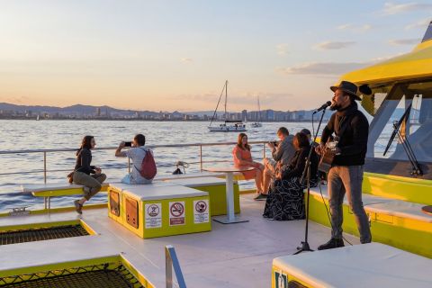 Barcelona: Catamaran Cruise with Cocktail or Live Music