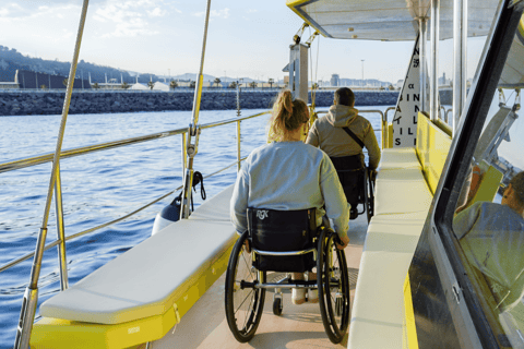 Barcelona: Crucero costero a bordo de un elegante barco de madera