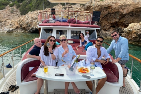 Bodrum : Excursion sur une île privée dans les plus belles baiesVisite en bateau privée de la péninsule de Bodrum avec déjeuner
