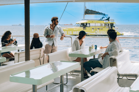 Barcelone : Croisière en catamaran de jour ou au coucher du soleil avec musiqueCroisière au coucher du soleil avec musique live