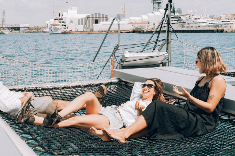 Barcelone : Croisière en catamaran de jour ou au coucher du soleil avec musiqueCroisière au coucher du soleil avec musique live