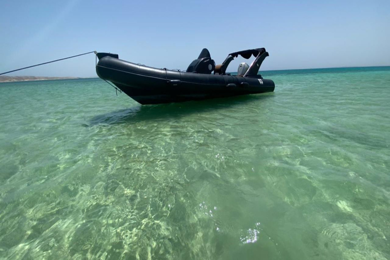 Hurghada: Crociera in motoscafo nella baia di Orange dell&#039;isola di Giftun e pranzoSpeedboat di gruppo a Orange Bay con snorkeling