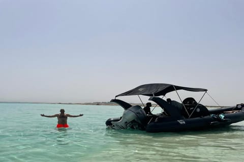 Hurghada: viaggio in motoscafo privato di 2 o 4 ore con il capitano