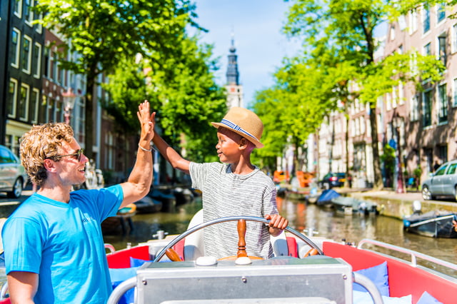 Amsterdam: Canal Cruise with Unlimited Drink option