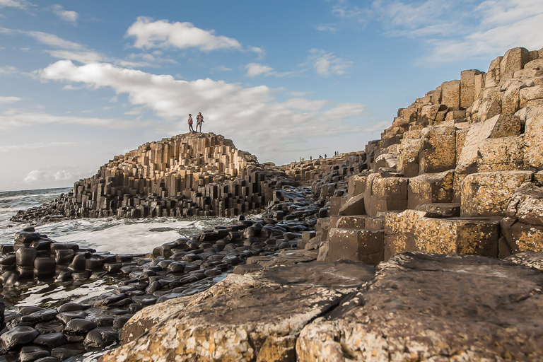 De Belfast: Viagem de 1 dia com guia à Giant&#039;s Causeway