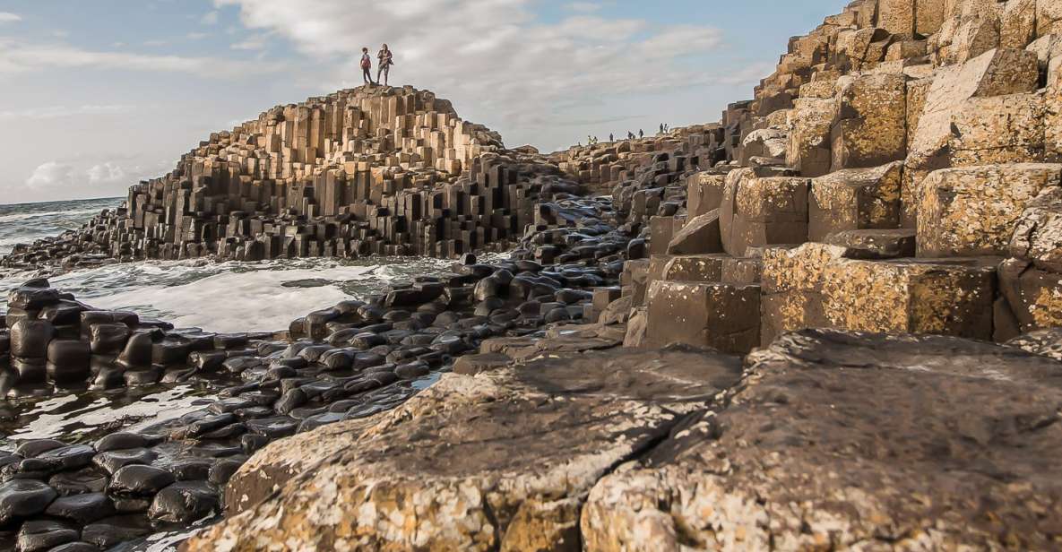 From Belfast: Giant's Causeway Fully Guided Day Trip