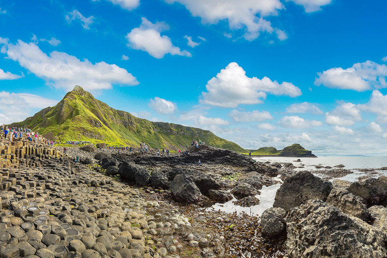 De Belfast: Viagem de 1 dia com guia à Giant&#039;s Causeway