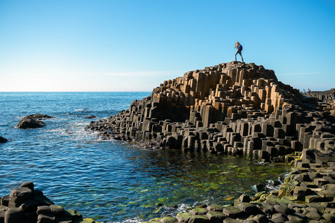 De Belfast: Viagem de 1 dia com guia à Giant&#039;s Causeway