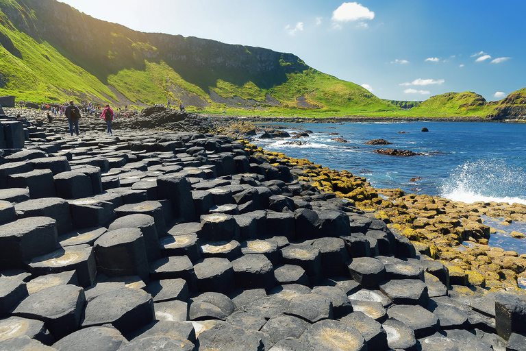 De Belfast: Viagem de 1 dia com guia à Giant&#039;s Causeway