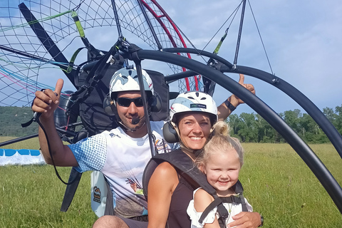 Vatos: vuelo en paramotor sobre la costa occidental de Corfú