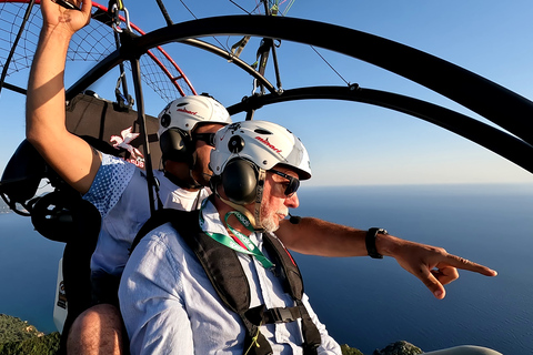 Från Parelia: Paramotorflygning över Korfus kustParamotorflygning över västra Korfus kust