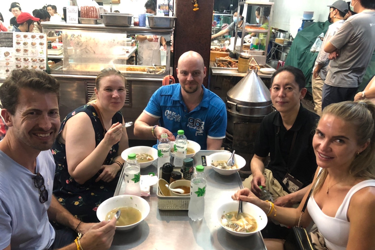 Bangkok: przewodnik Michelin Street Food Tour przez Tuk TukWycieczka grupowa z miejscem spotkania